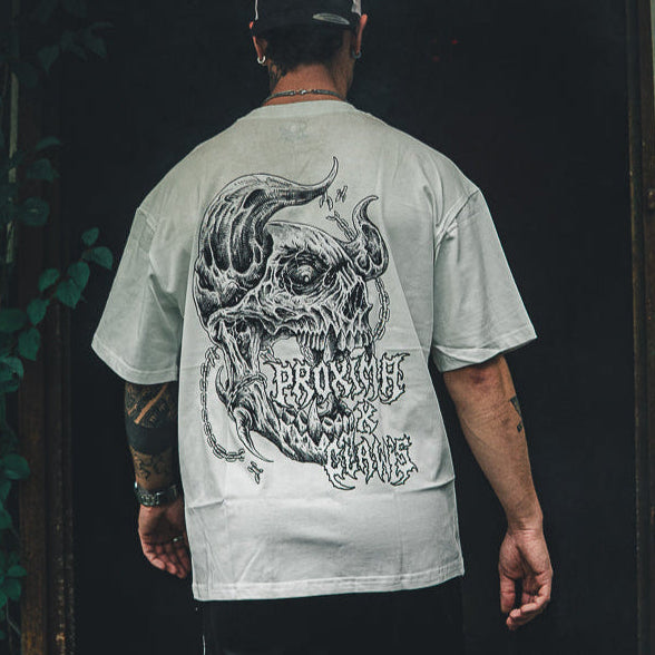 T-shirt PROXIMA 240GSM Blanc oversize streetwear vue lifestyle - Claw's Industries