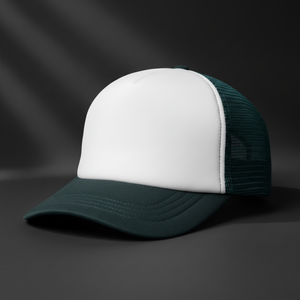 Trucker Hat White Dark Green - Studio sombre